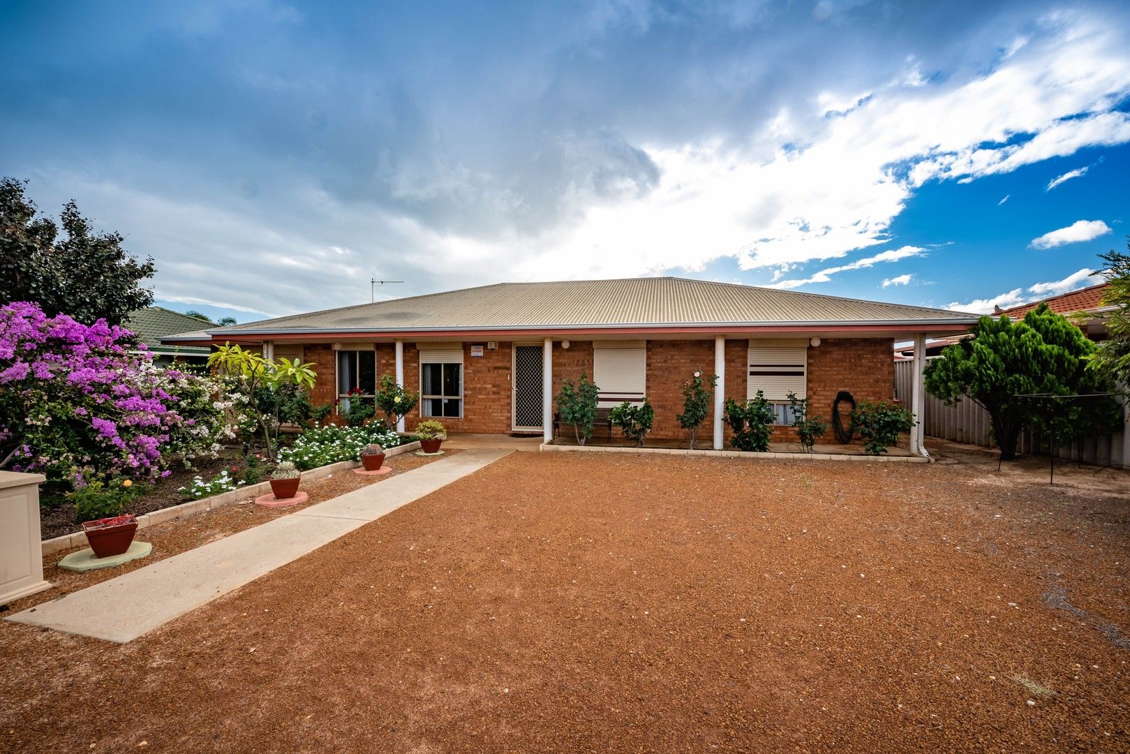 8 Mugana Crescent, Waggrakine WA 6530, Image 0