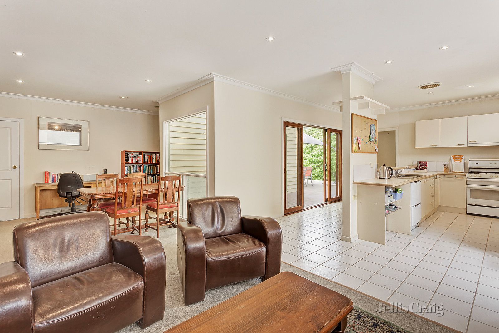 83 Leila Road, Ormond VIC 3204, Image 2