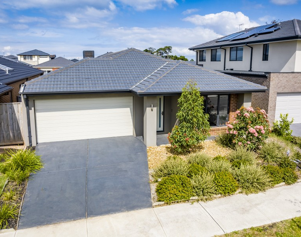 8 Artemis Drive, Cranbourne East VIC 3977