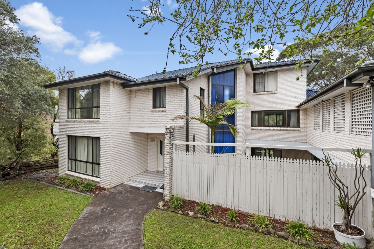 5 bedrooms House in 81 Appletree Drive CHERRYBROOK NSW, 2126