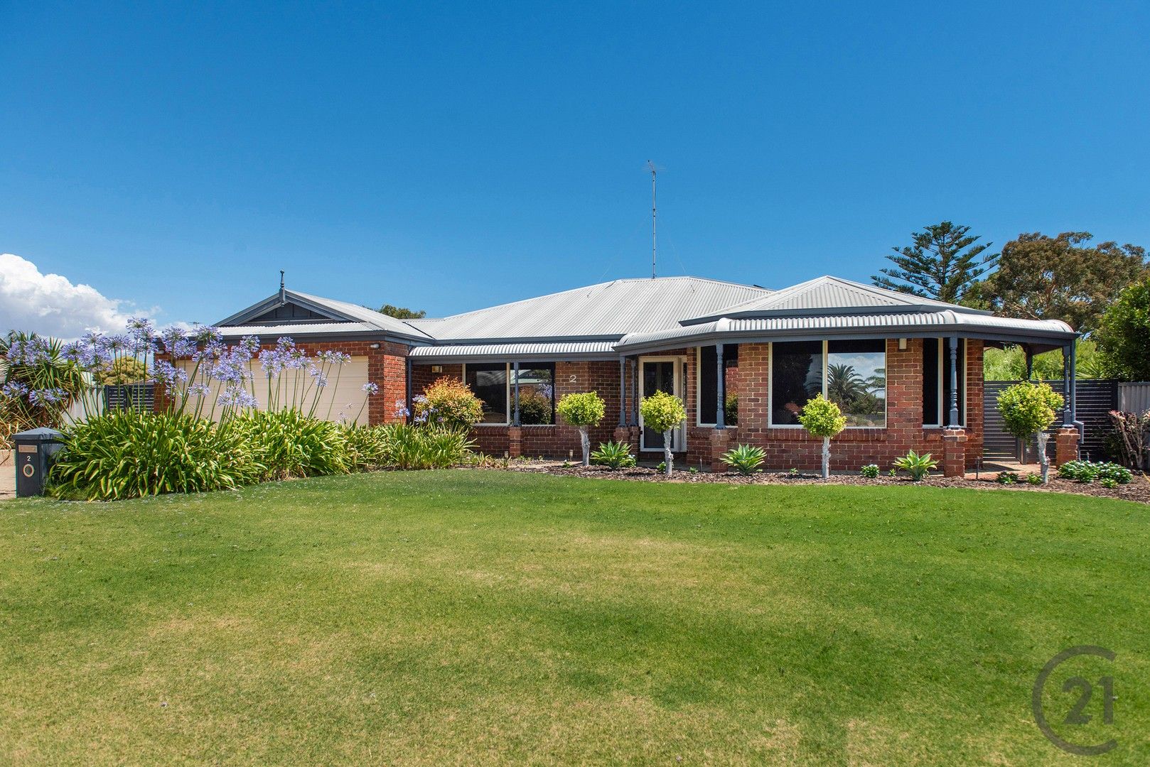 4 bedrooms House in 2 Carabeen Place HALLS HEAD WA, 6210