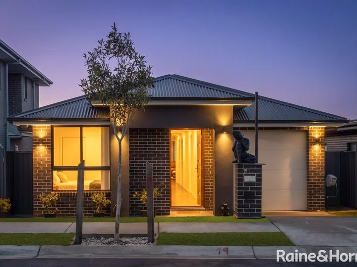 19 Violenta Way, Rosemeadow NSW 2560
