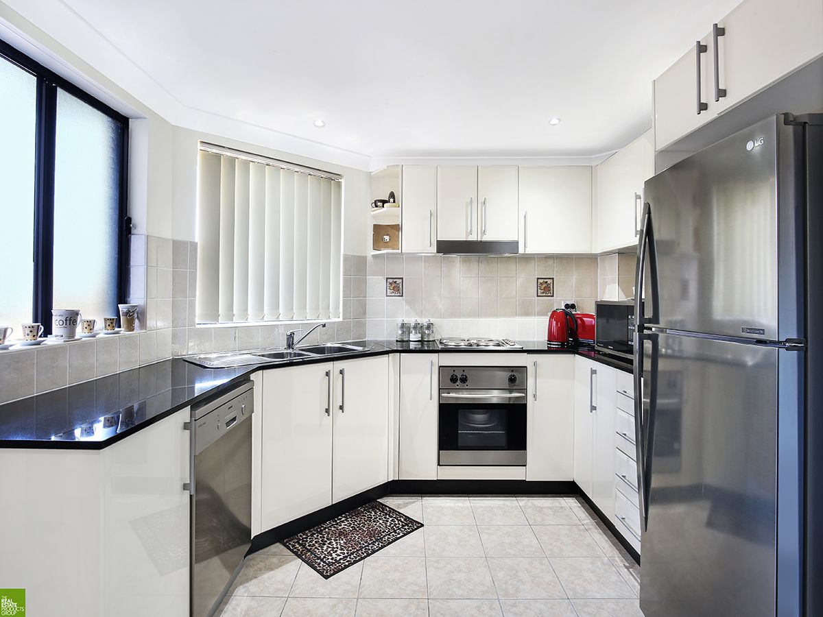 2 bedrooms Townhouse in 8/6-8 Melinda Grove LAKE HEIGHTS NSW, 2502