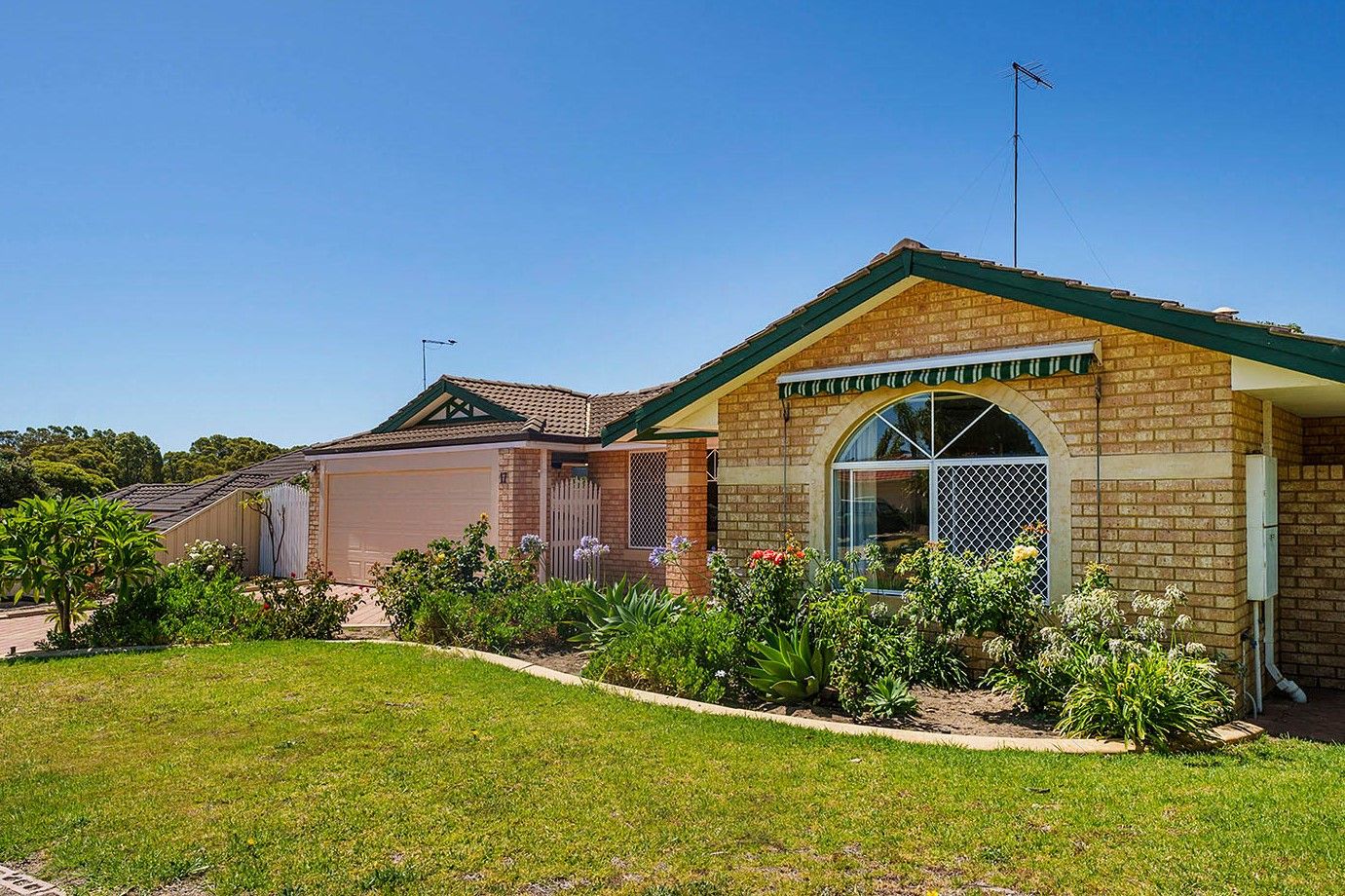 3 bedrooms House in 17 Berrigan Row HALLS HEAD WA, 6210