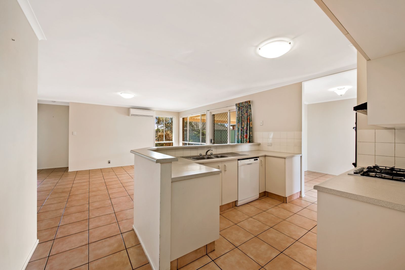 7 Connole Court, Kearneys Spring QLD 4350, Image 2