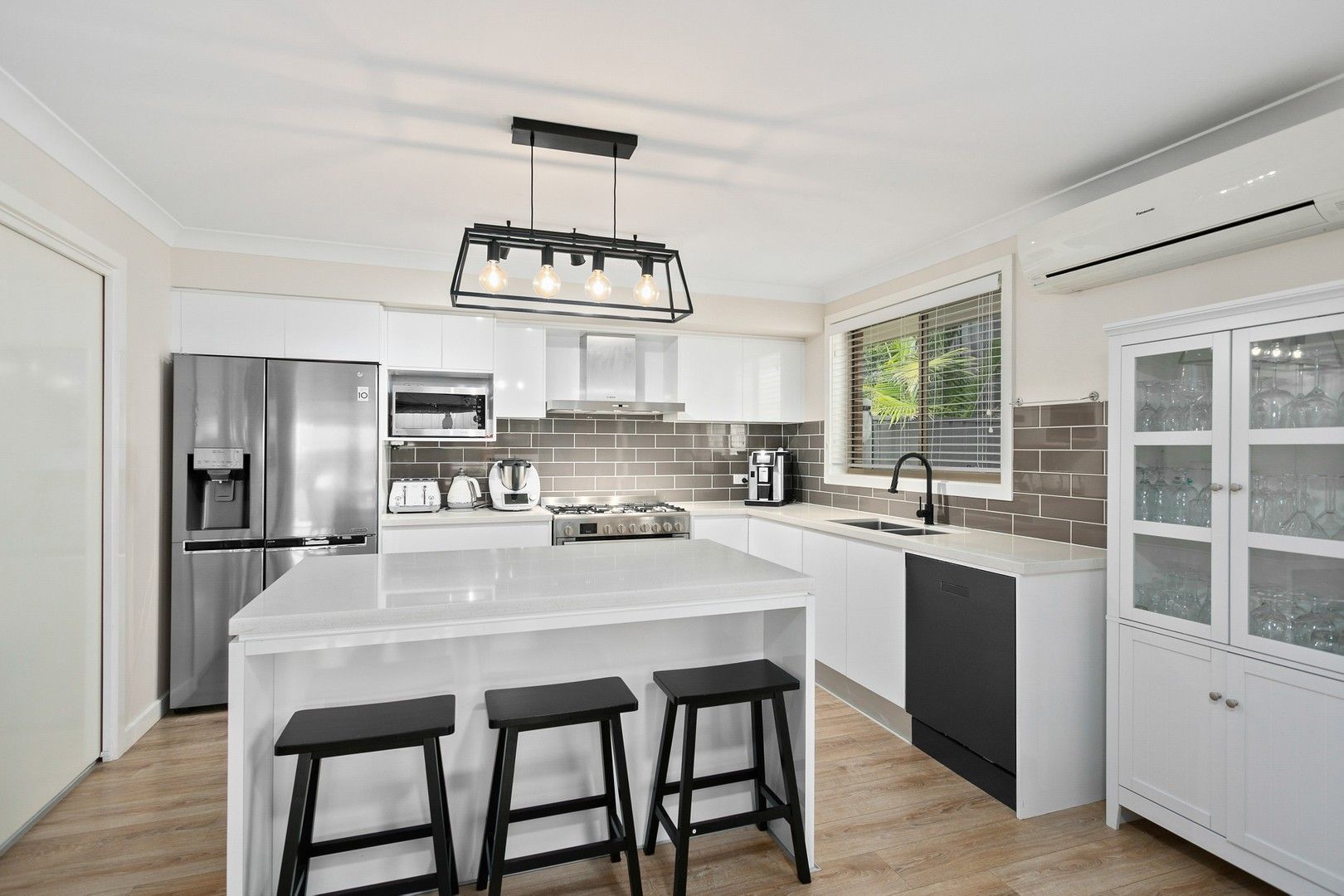 5 bedrooms House in 15 Rosemont Circuit FLINDERS NSW, 2529