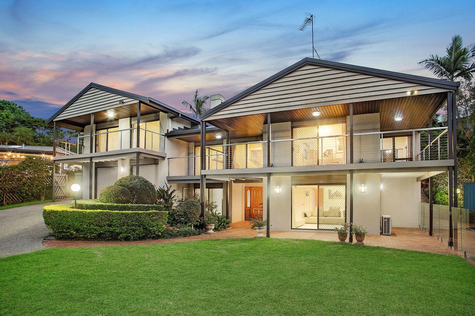 5 bedrooms House in 10 Royena Court INDOOROOPILLY QLD, 4068