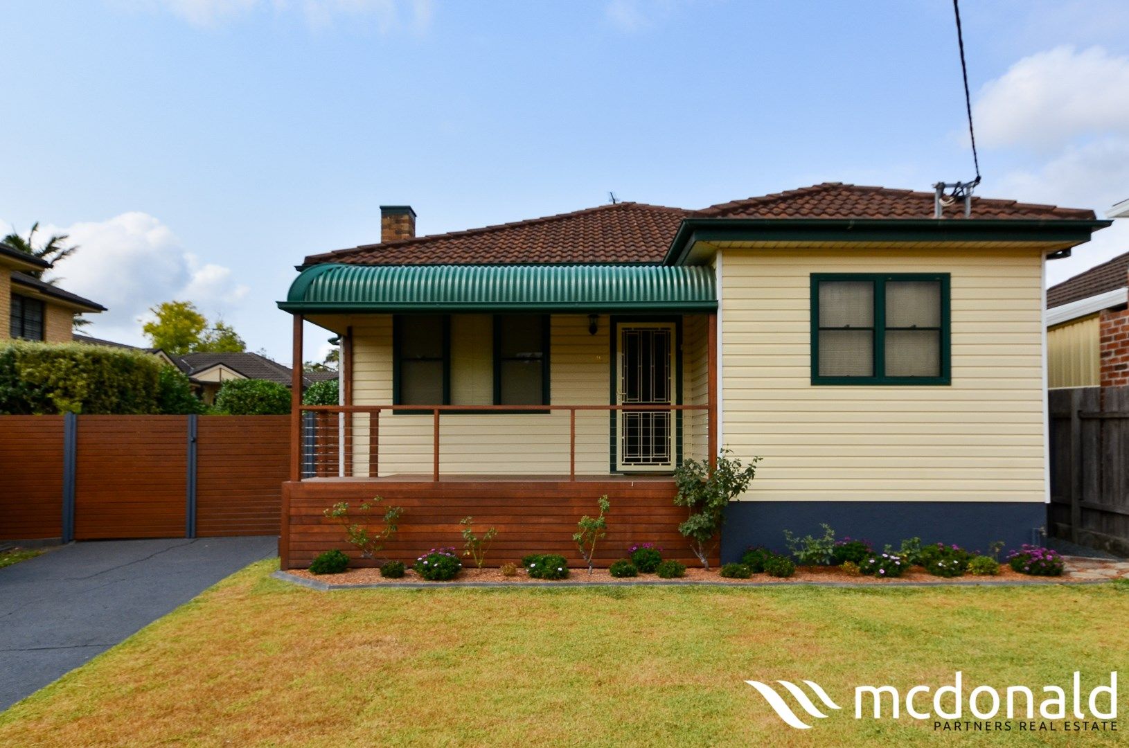 3 bedrooms House in 16 Dwyer Street GYMEA NSW, 2227