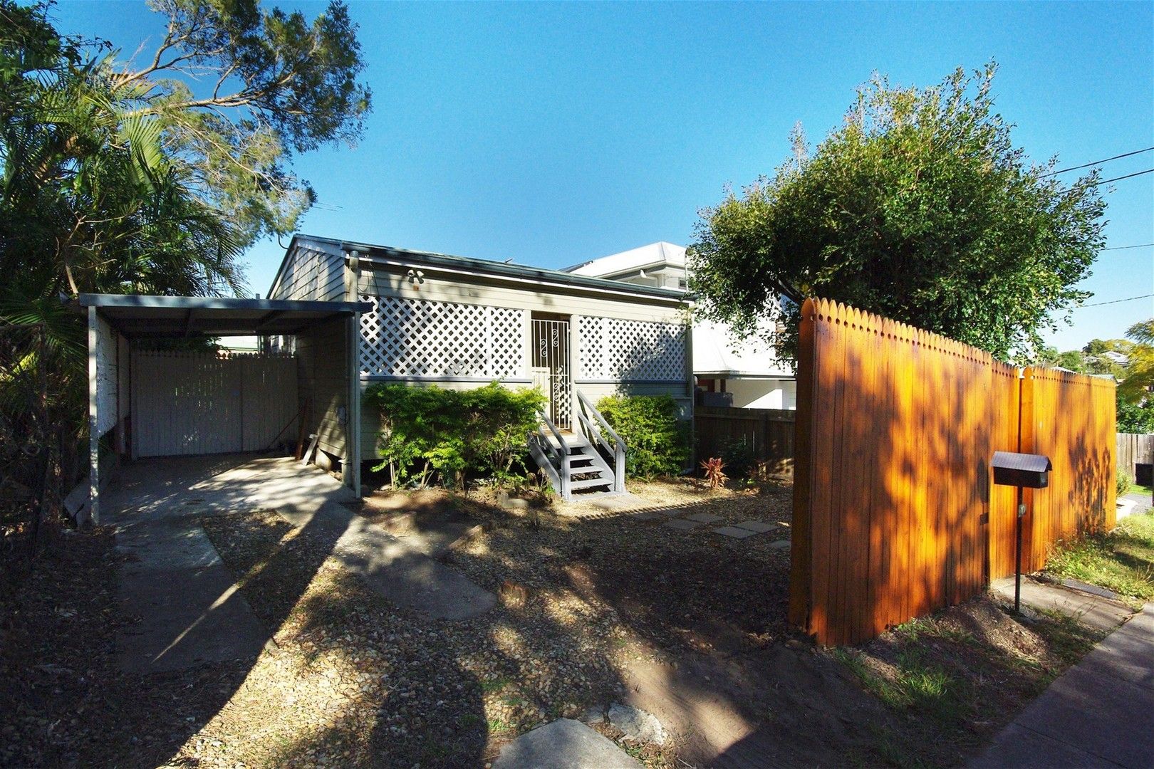 2 bedrooms House in 10 Newdegate Street GREENSLOPES QLD, 4120
