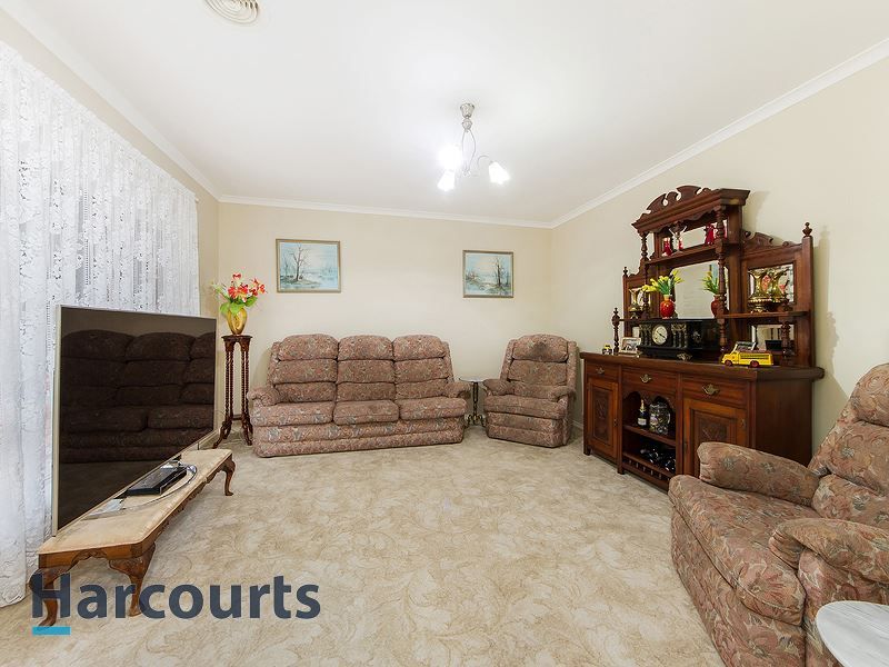 10 Treemont Court, Cairnlea VIC 3023, Image 2