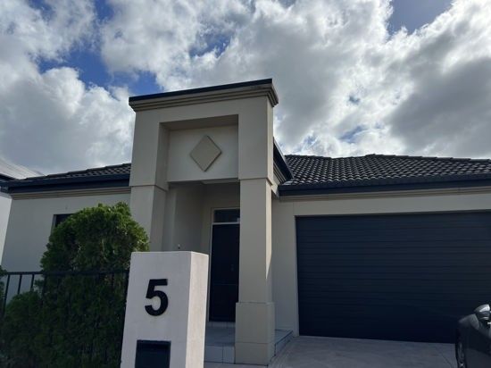 4 bedrooms House in 5 BAYSWATER AVENUE VARSITY LAKES QLD, 4227