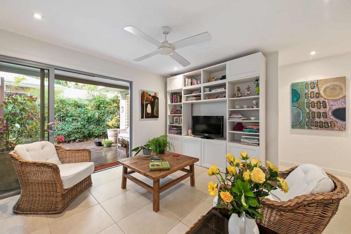 55 Cassandra Street, Chapel Hill QLD 4069, Image 2