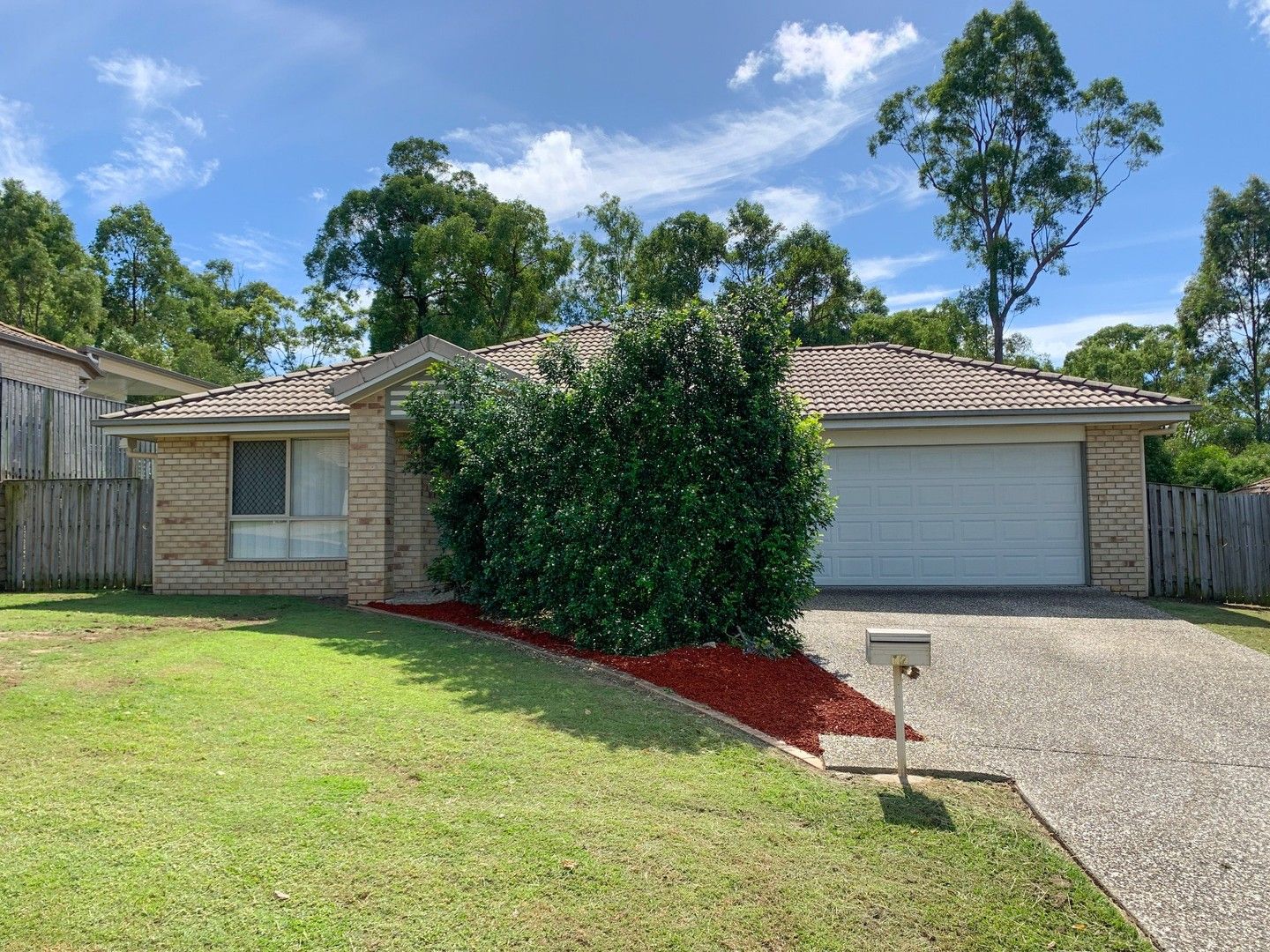 4 bedrooms House in 12 Goldenwood Cres FERNVALE QLD, 4306