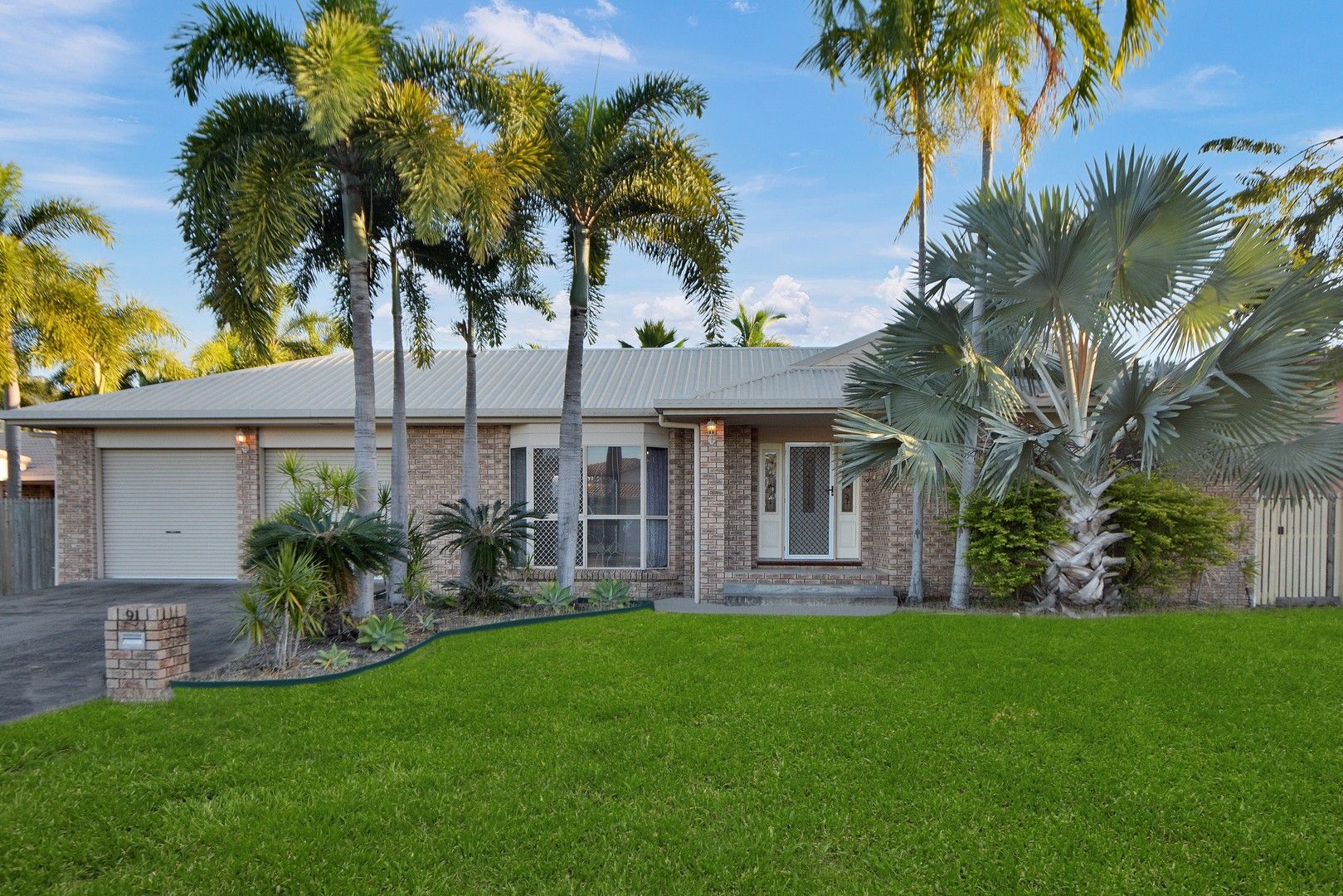 5 bedrooms House in 91 River Park Dr ANNANDALE QLD, 4814