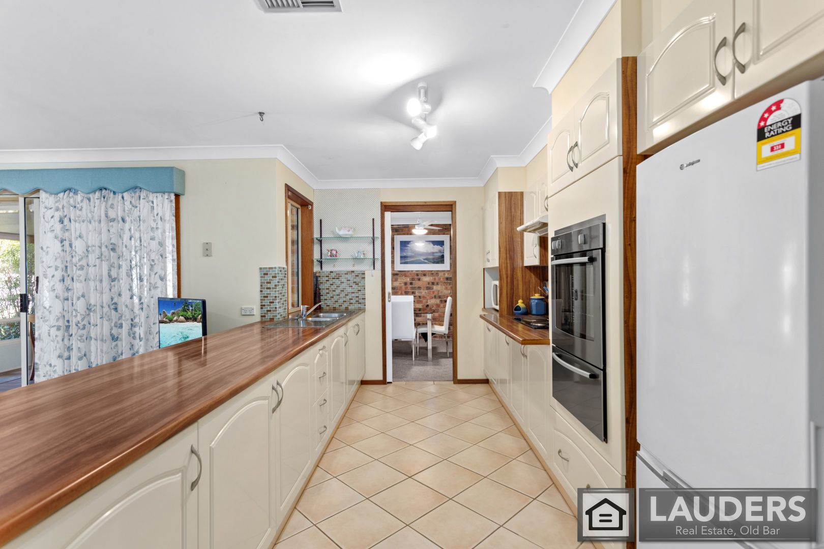 8 Silkyash Close, Old Bar NSW 2430, Image 2