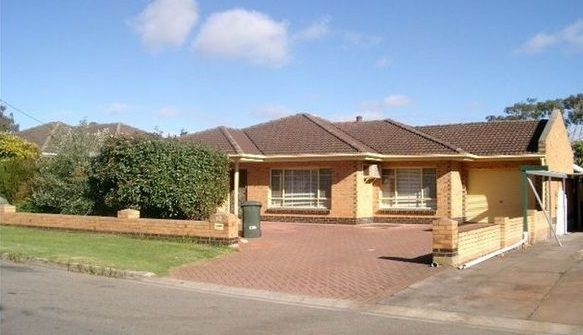 3 bedrooms House in 10 Colleen Street ROSTREVOR SA, 5073