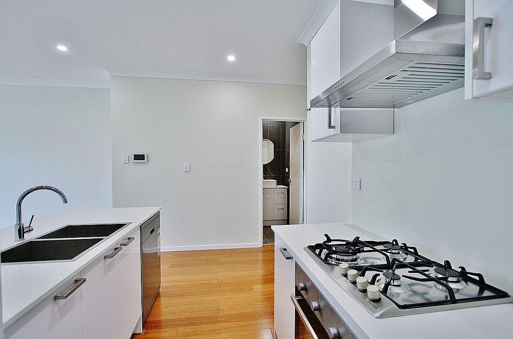 2 bedrooms Apartment / Unit / Flat in 1/847 Logan Rd HOLLAND PARK WEST QLD, 4121