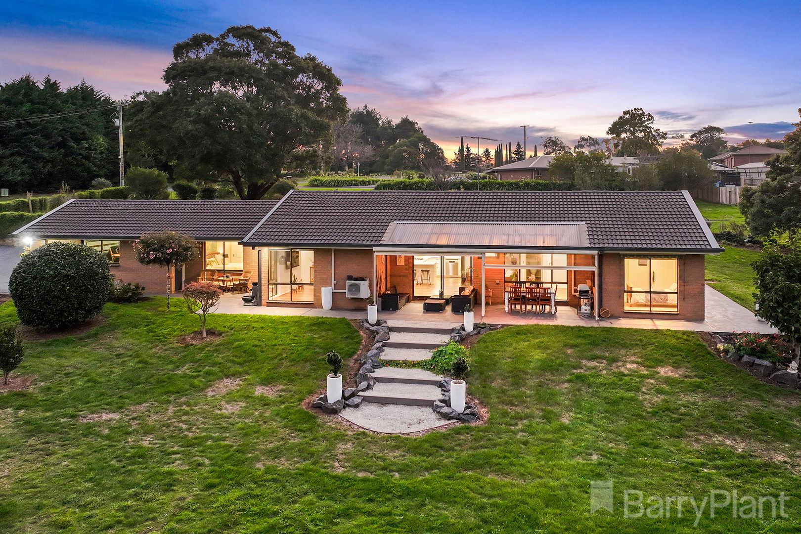 2 Warraview Close, Warragul Property History & Address Research Domain