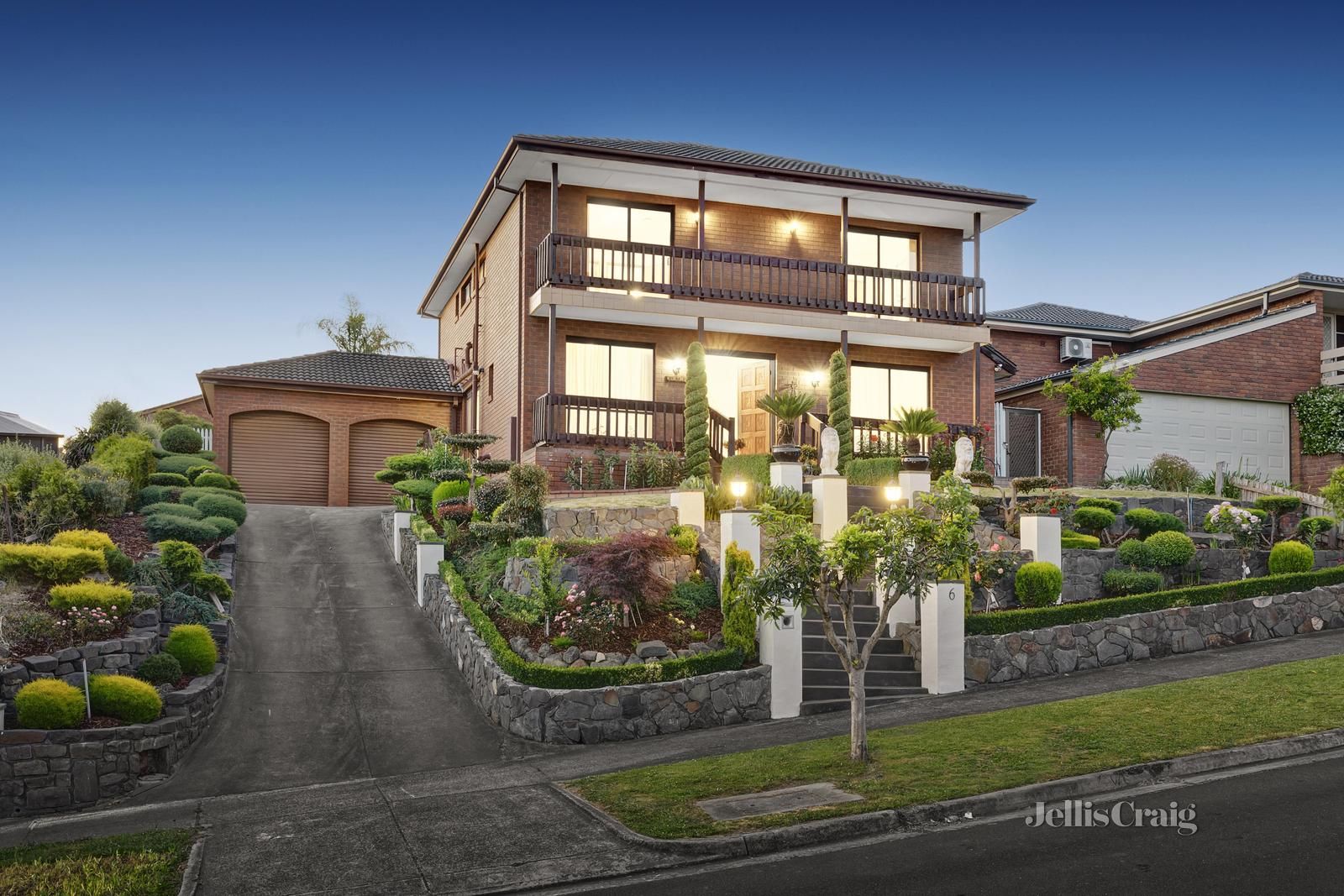 6 bedrooms House in 6 Red Plum Place DONCASTER EAST VIC, 3109