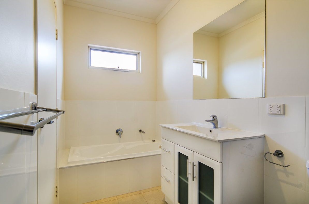 3 bedrooms Townhouse in 2/12 Whinnerah Avenue ALDINGA BEACH SA, 5173