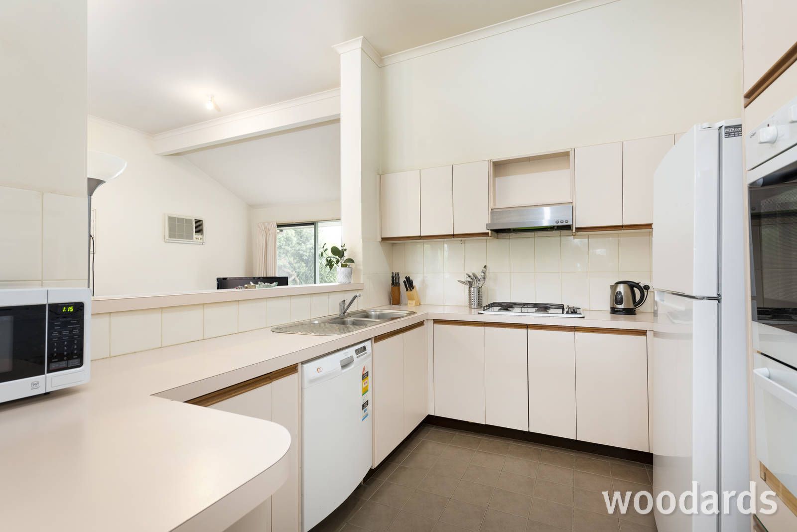 2/4 Laxdale Road, Camberwell VIC 3124, Image 2