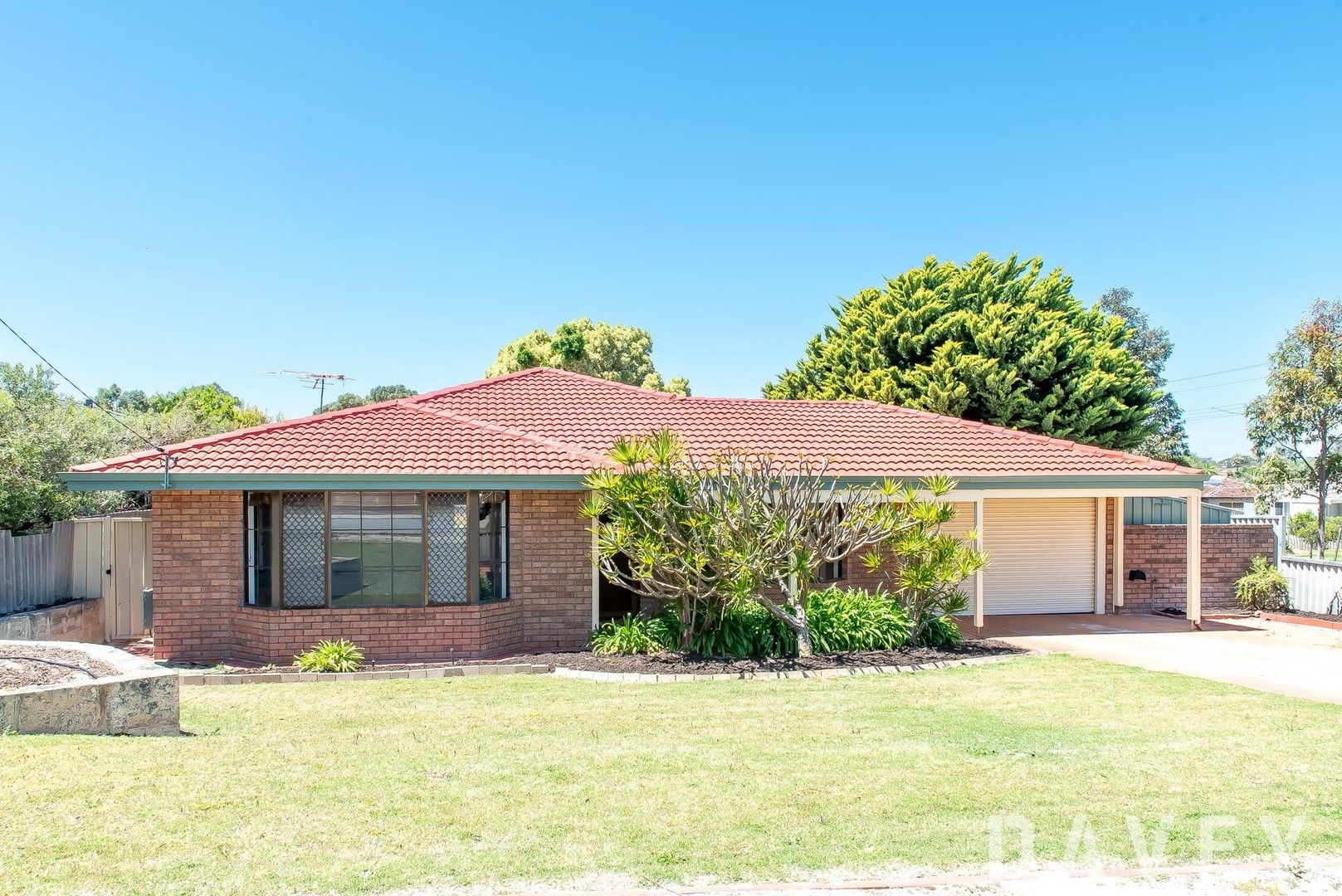 4 bedrooms House in 2 Hawk Place CRAIGIE WA, 6025