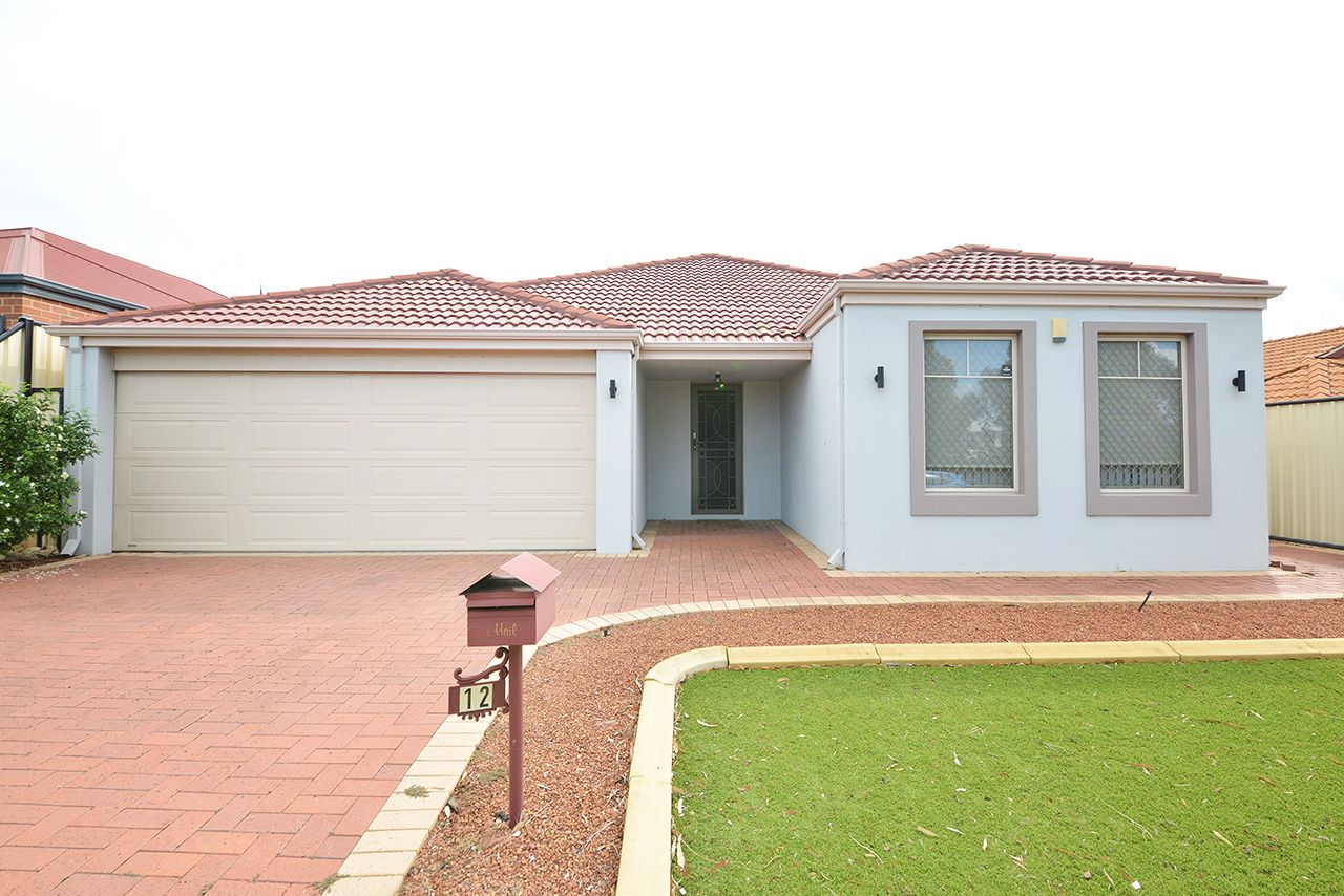 4 bedrooms House in 12 Gunnamatta Loop CLARKSON WA, 6030