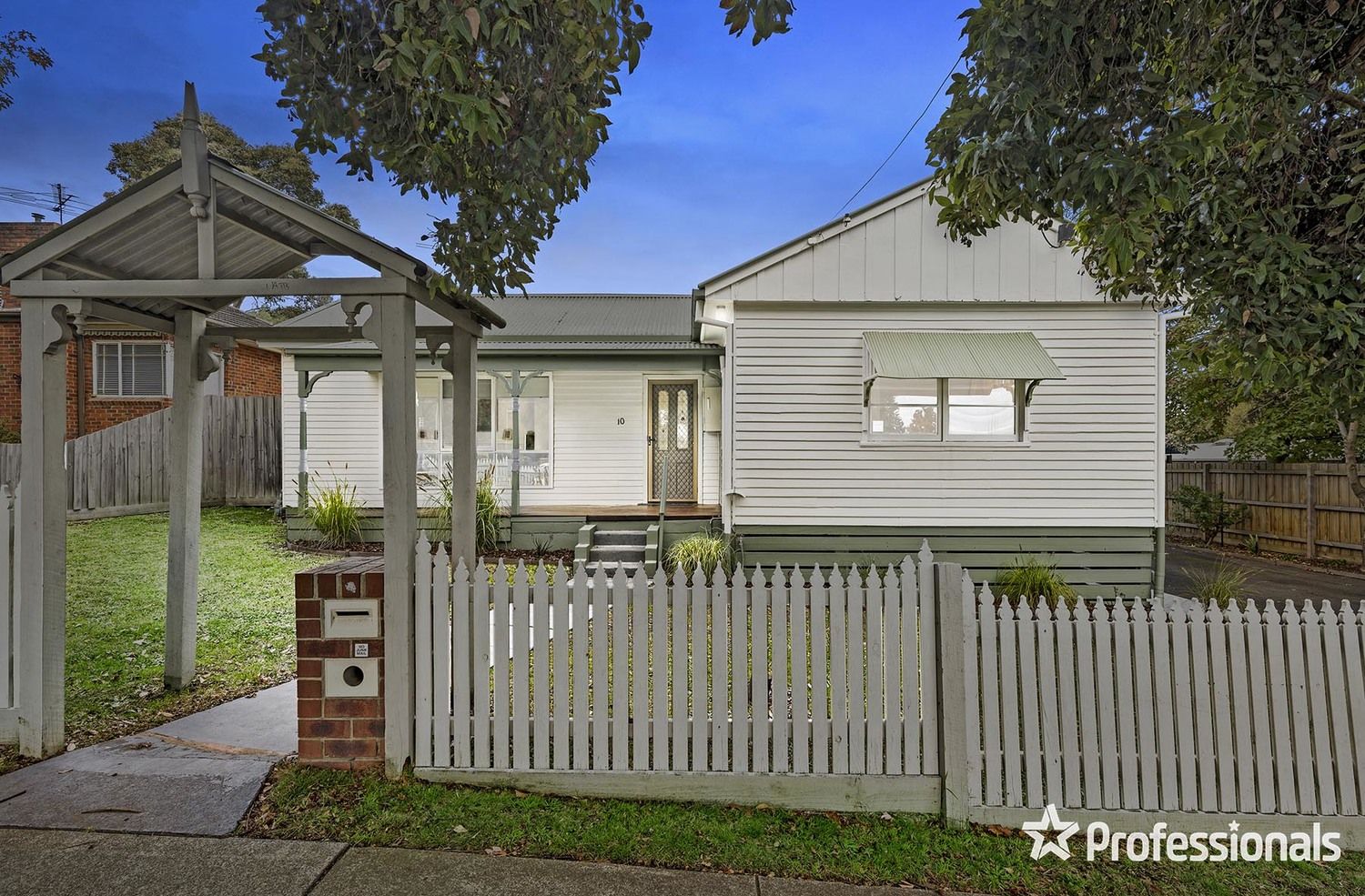 10 Charles Street, Mooroolbark VIC 3138, Image 0