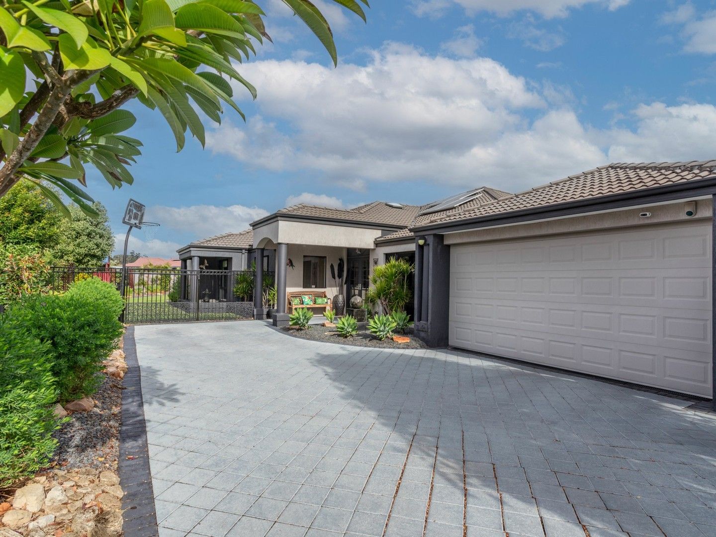 12 Lacombe Court, Canning Vale WA 6155, Image 0