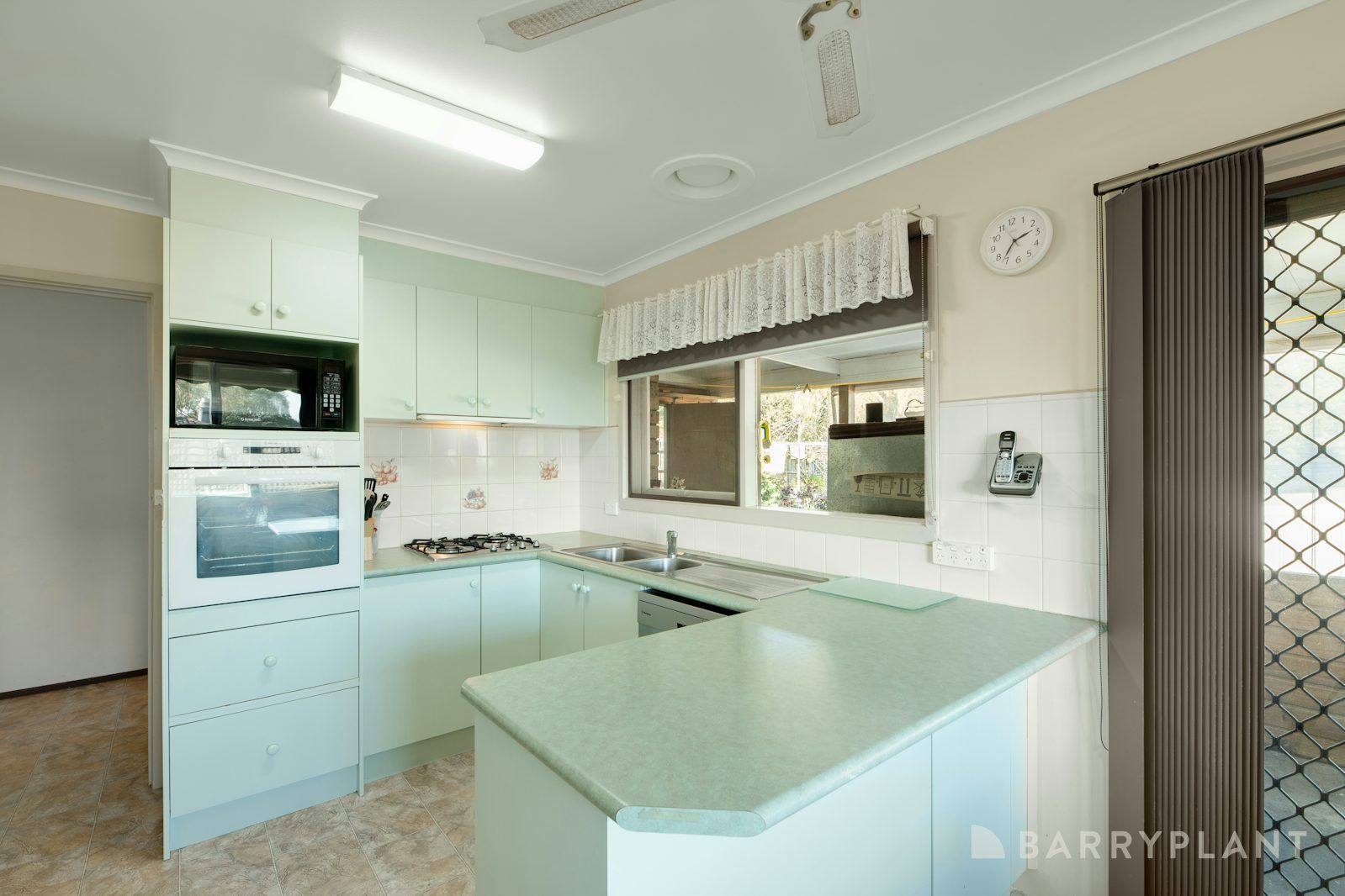 16 Gladesville Drive, Kilsyth VIC 3137, Image 2