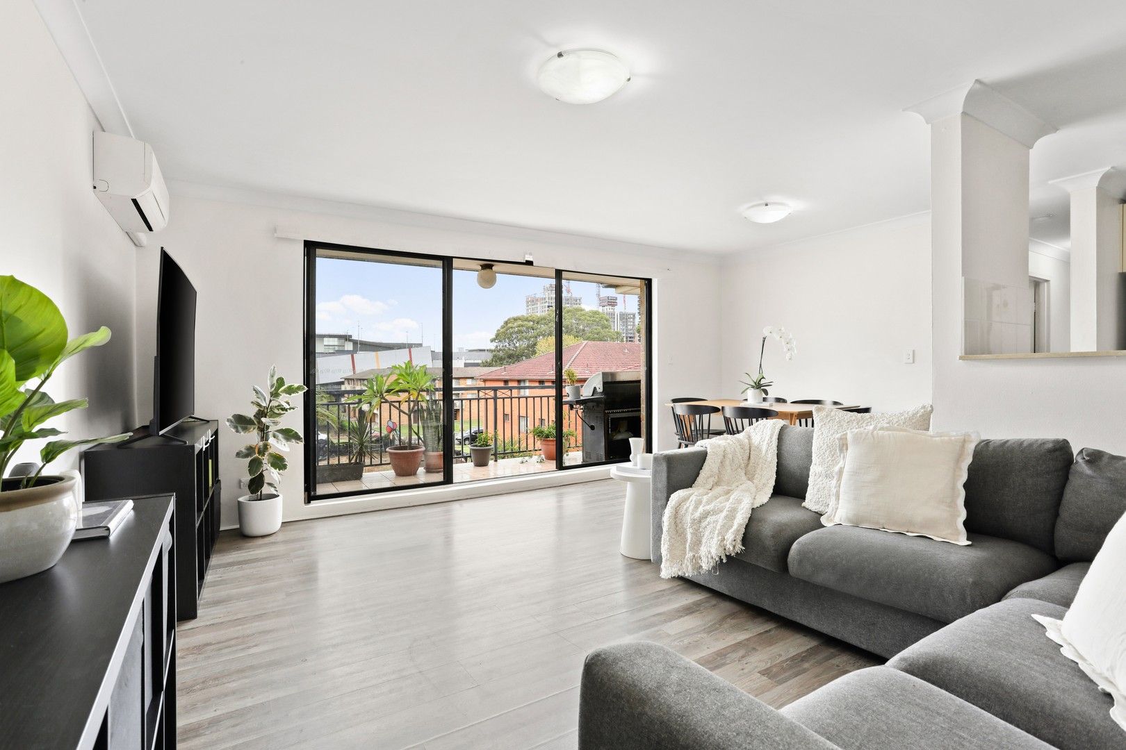 2 bedrooms Apartment / Unit / Flat in 15/2-4 Sheffield Street MERRYLANDS NSW, 2160