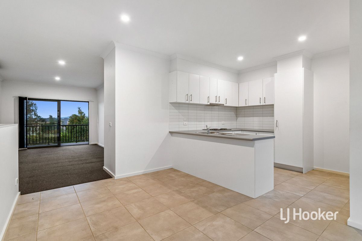 3 Hiddleston Court, Cranbourne West VIC 3977, Image 2