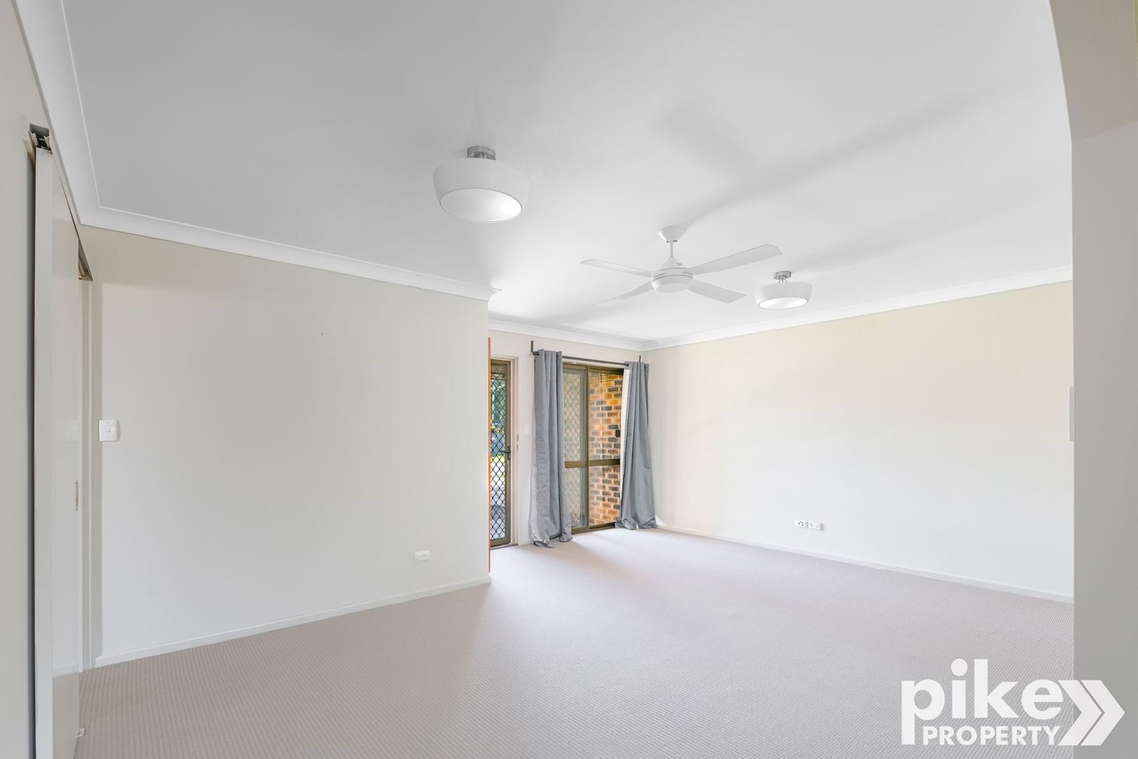 4 Hawaii Crescent, Banksia Beach QLD 4507, Image 2