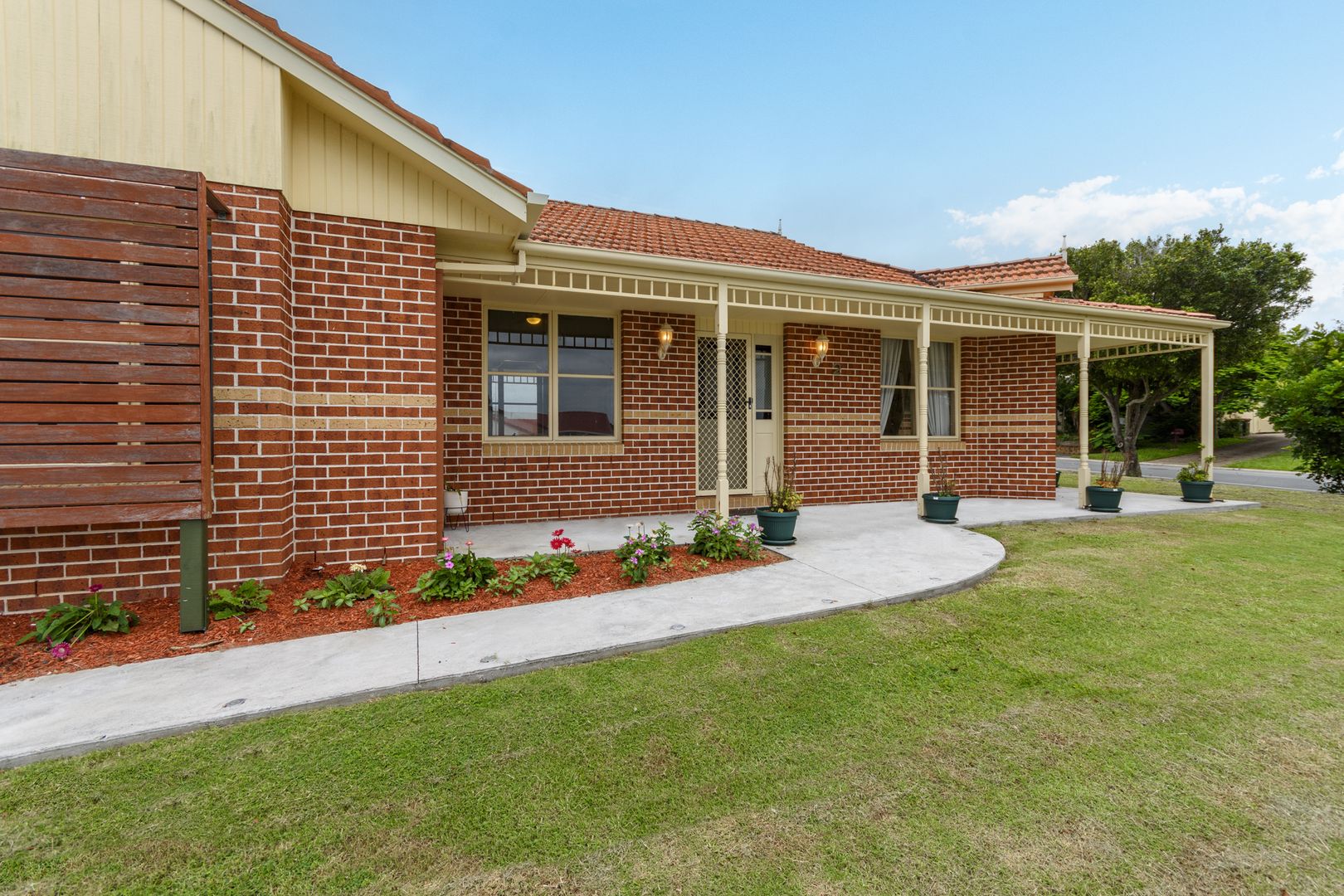 2 Trent Court, Sandstone Point QLD 4511, Image 1