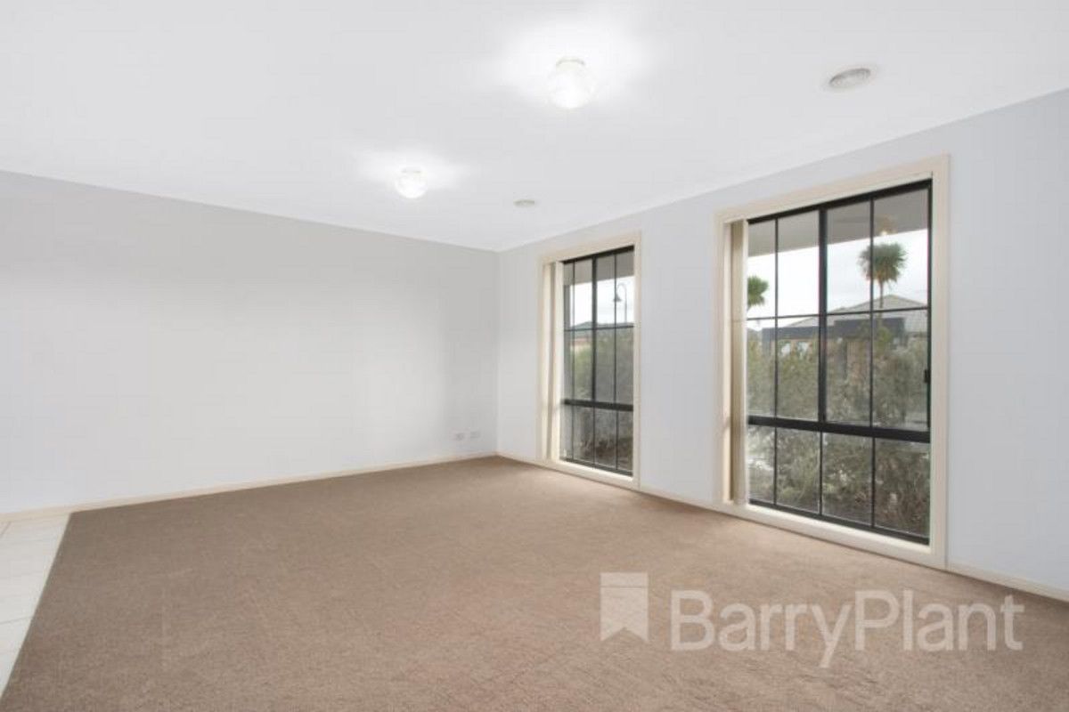 82 Sandalwood Drive, Pakenham VIC 3810, Image 2