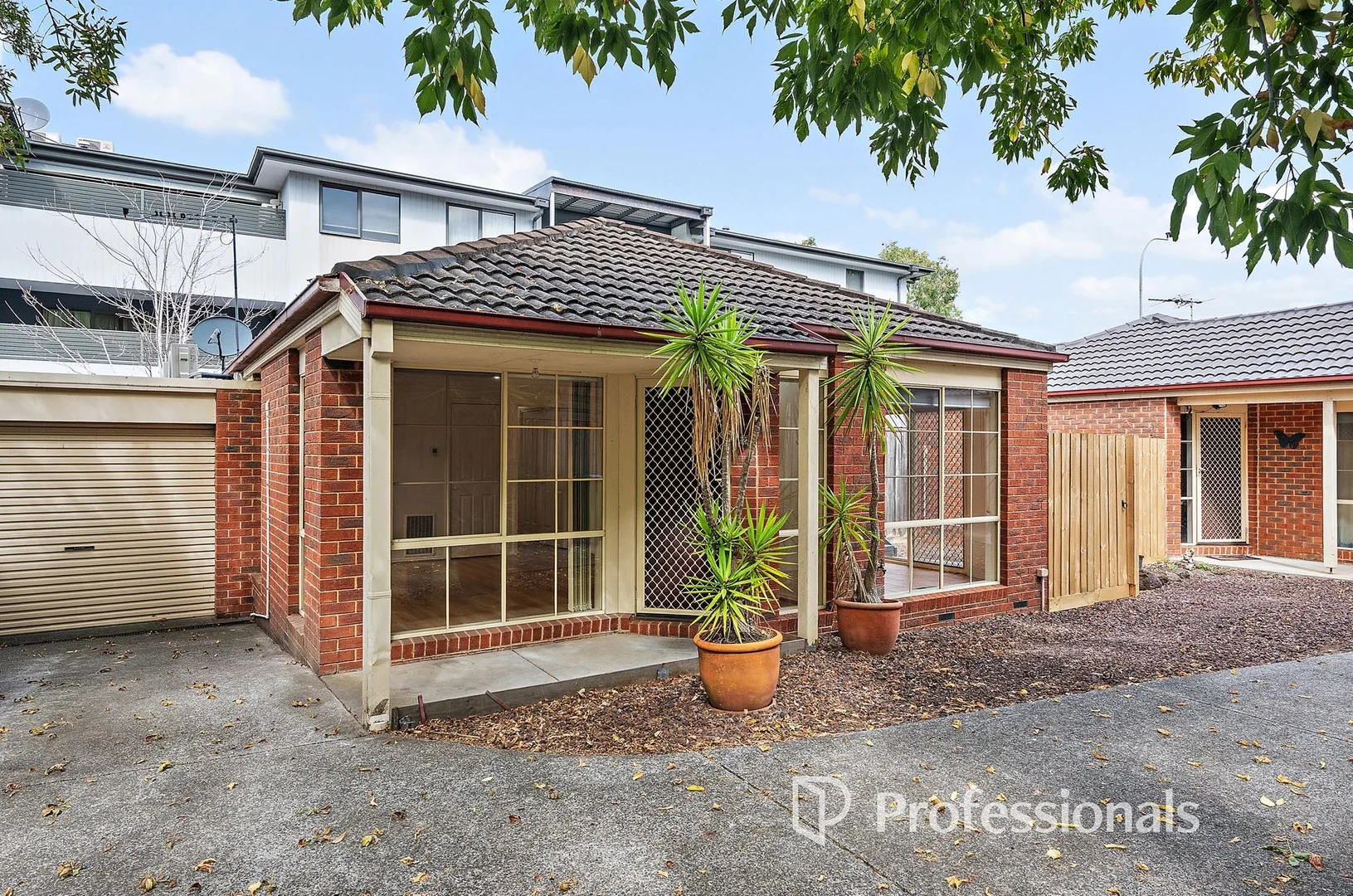 Primary image of 2/8 Alfrick Road, Croydon VIC 3136