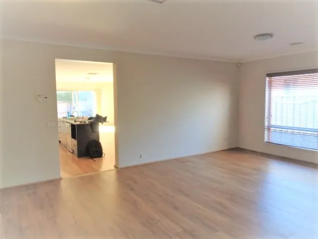 Central Location Spacious Single Storey 4 bedrooms Family Home - Widok 3