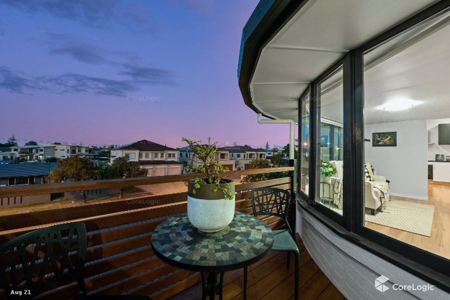 3 bedrooms House in 58 Hollywell Road BIGGERA WATERS QLD, 4216