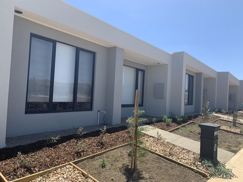3 bedrooms Apartment / Unit / Flat in 3 Debden Walk WYNDHAM VALE VIC, 3024