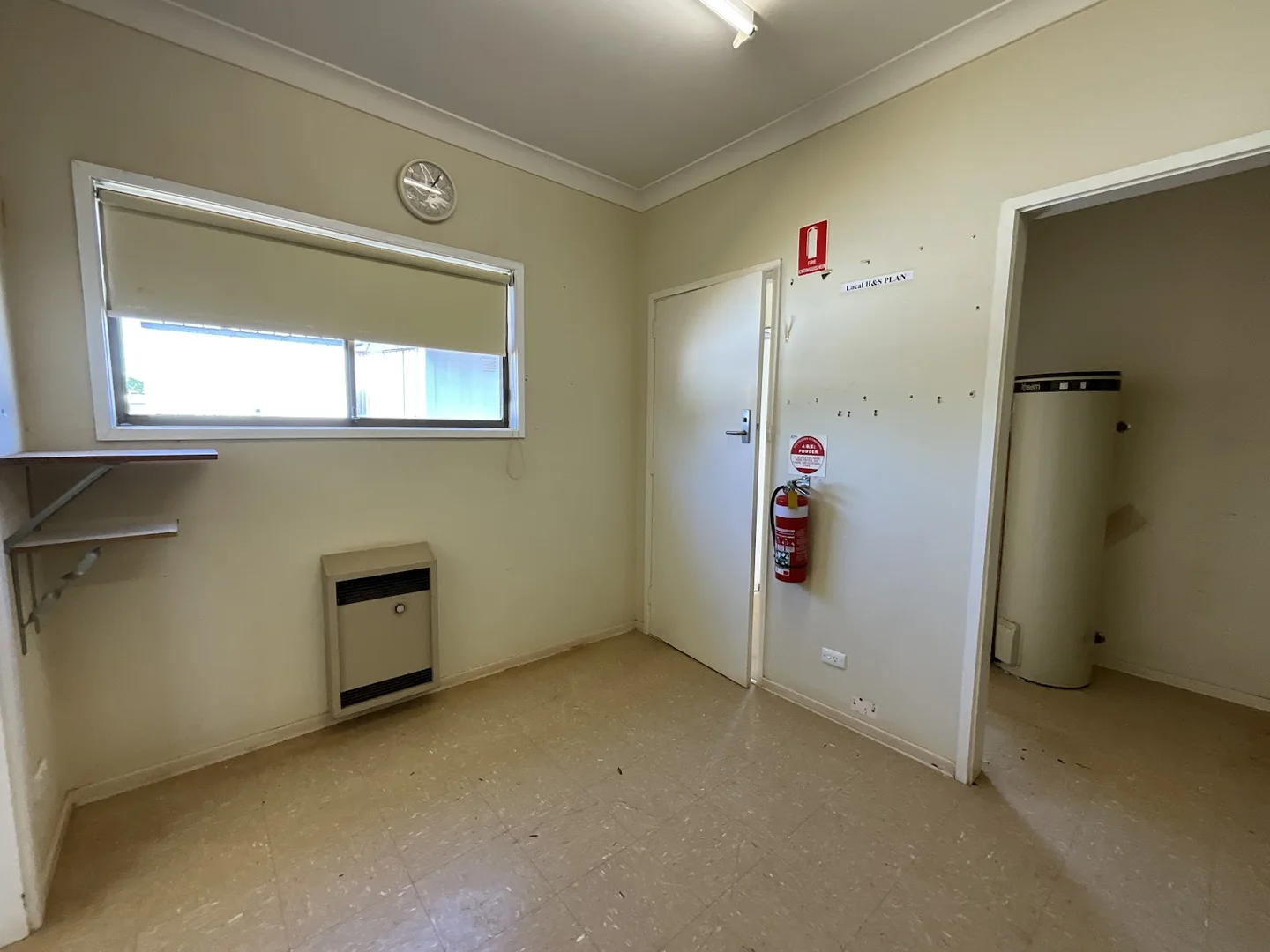 Additional image 11 of 48 - 50 Molesworth Street, Hillston NSW 2675