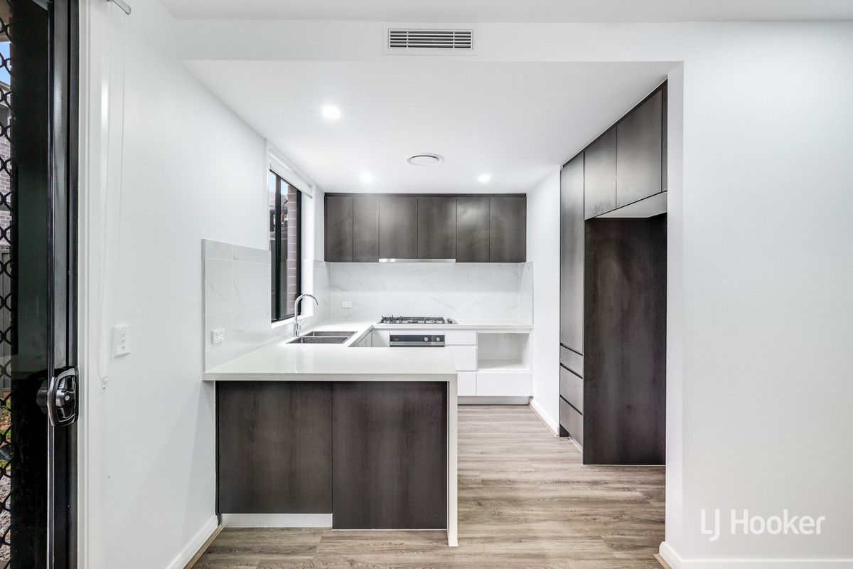 3 bedrooms Townhouse in 75 Myrica Avenue RIVERSTONE NSW, 2765