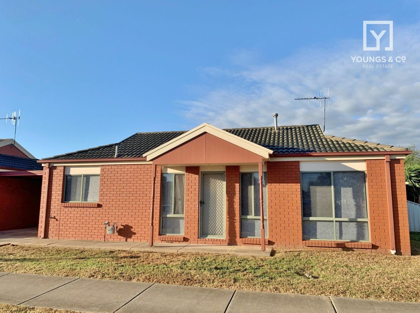 2 bedrooms Apartment / Unit / Flat in Unit 1/28 Madge Ct MOOROOPNA VIC, 3629