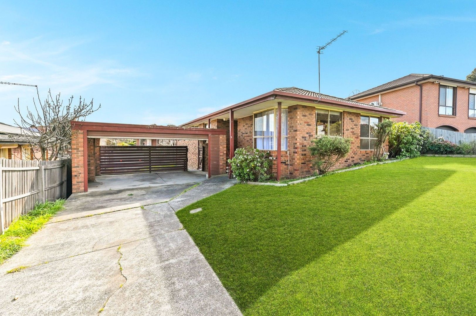 4 bedrooms House in 9 Hanna Drive ENDEAVOUR HILLS VIC, 3802