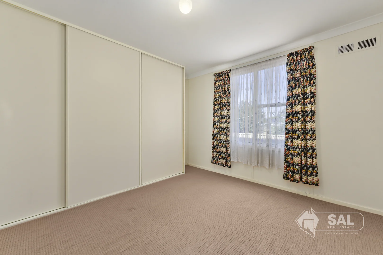 Additional image 8 of 196 Victoria Parade, Bordertown SA 5268