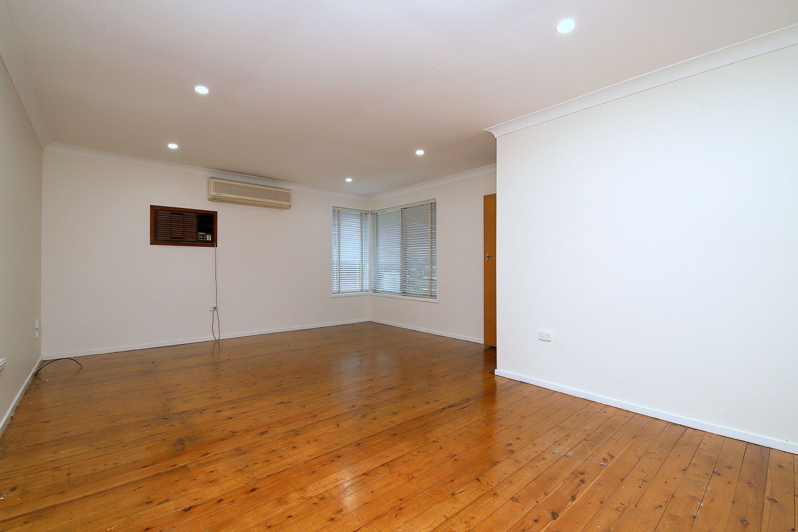 89 Oak Drive, Hall NSW 2198 House For Rent 740 Domain