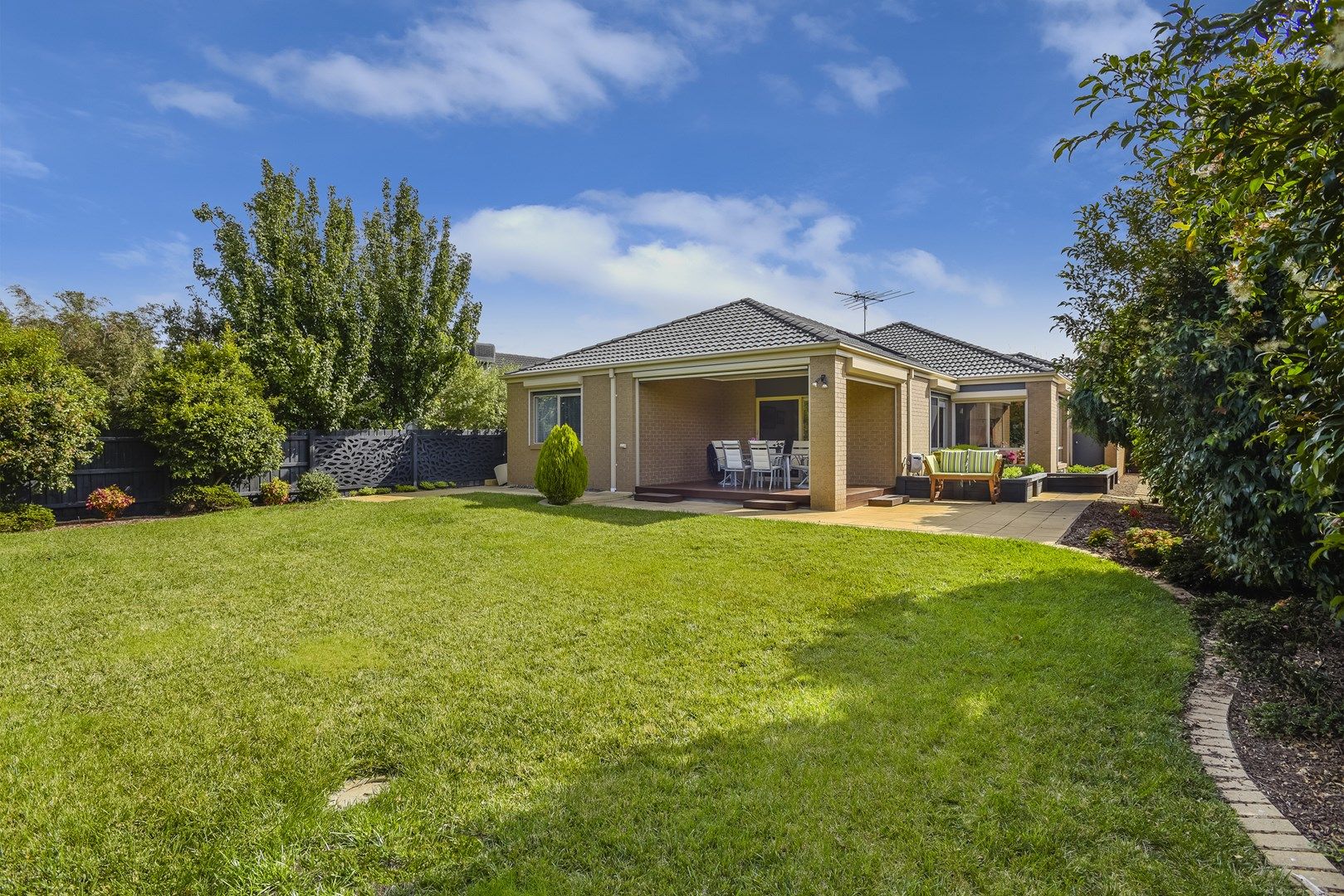 25 Vernon Close, New Gisborne VIC 3438, Image 1