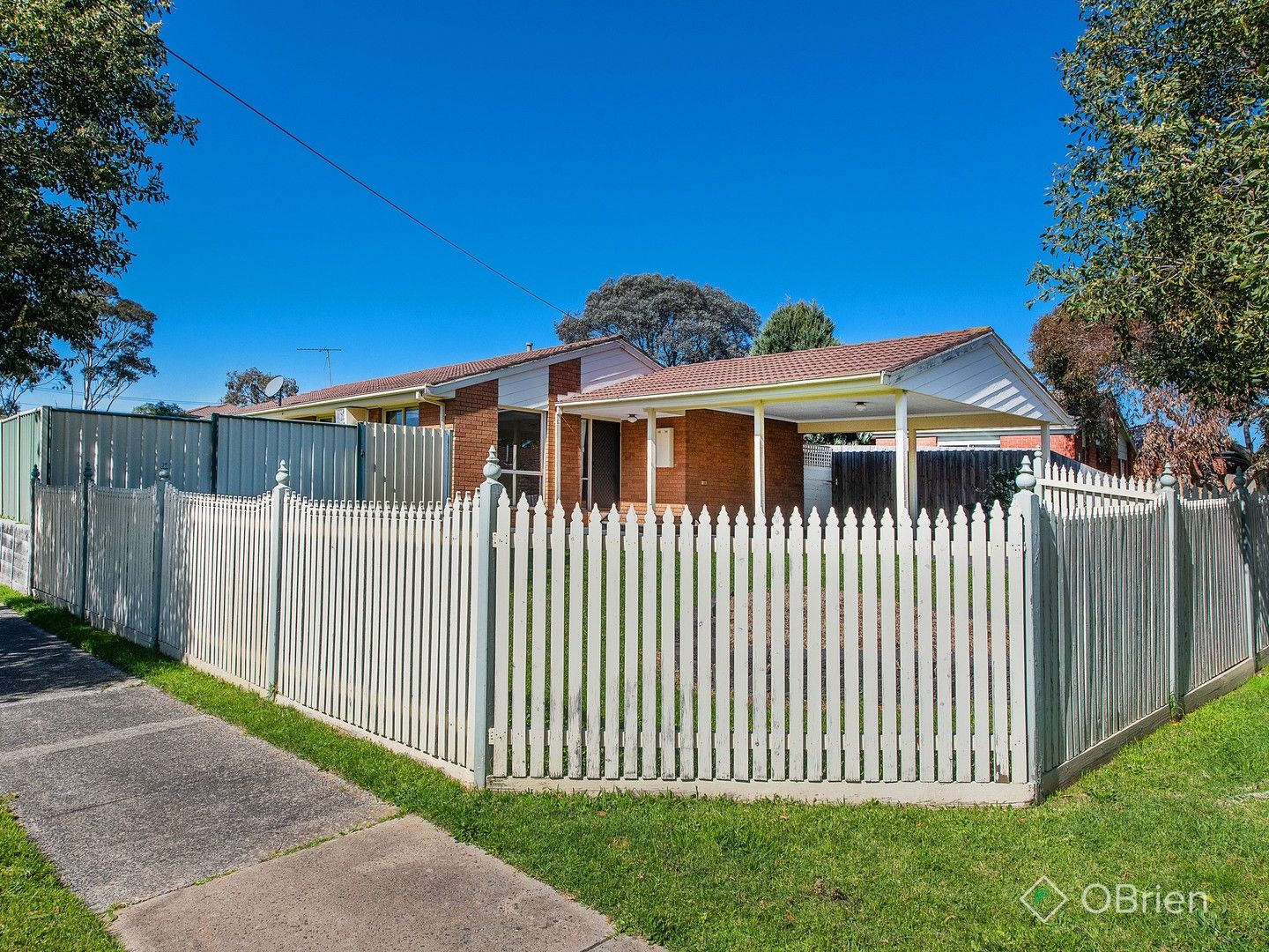 3 bedrooms House in 18 Chatterley Court FRANKSTON VIC, 3199