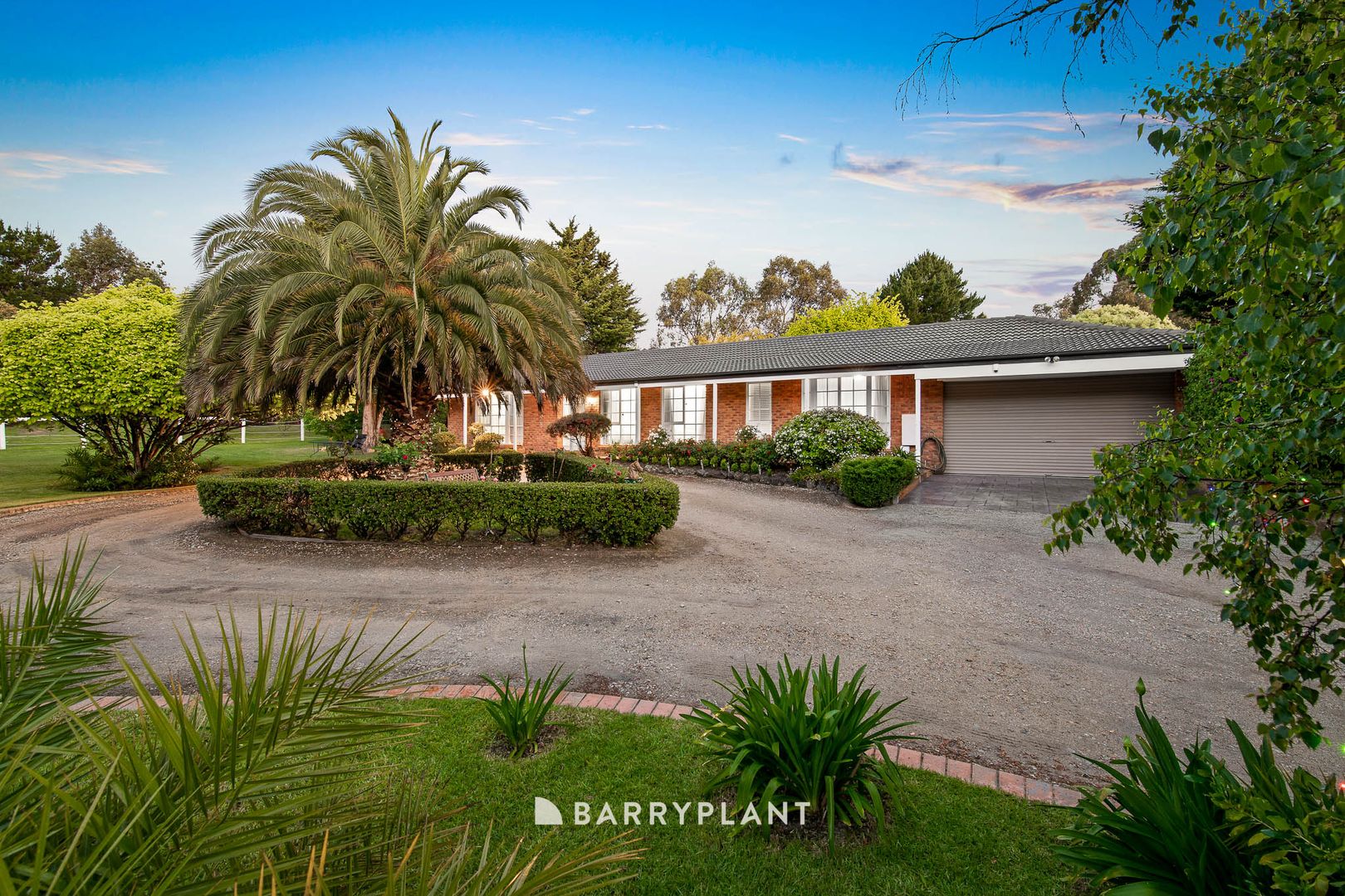 21 Gymkhana Court, Endeavour Hills VIC 3802, Image 2