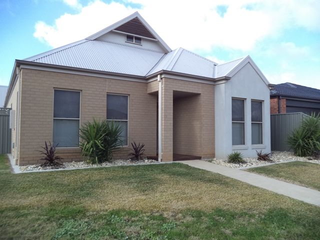 3 bedrooms House in 17 James Street ECHUCA VIC, 3564