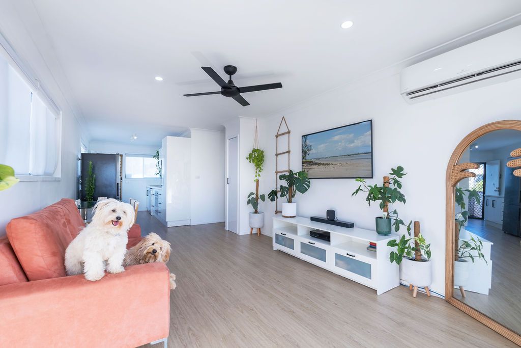 2 bedrooms Apartment / Unit / Flat in 5/18 Sutherland Avenue LABRADOR QLD, 4215